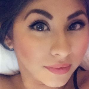 Meet your Posher, Dee